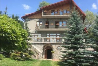 Casă cu 9 camere cu Teren 1784 Mp în Cornu - 2