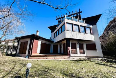 Casă individuală cu 7 camere cu Canalizare în Central - 1