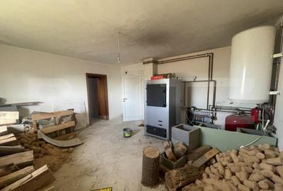 Casă cu 7 camere cu Teren 1300 Mp în Central