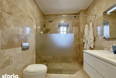 Casă cu 7 camere cu Teren 650 Mp în Central - 2