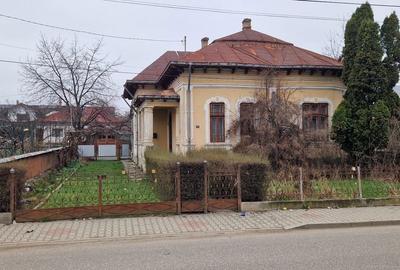 Casă cu 4 camere cu Teren 810 Mp în Fălticeni - 1