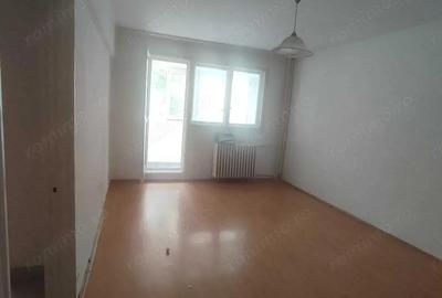 De vanzare apartament 2 camere Ozana, langa scoala 82, pret negociabil