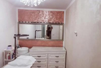 Inchiriez camera in salon - 1