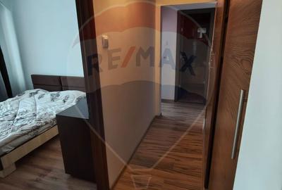 Apartament cu 3 camere în 1 Mai - 9