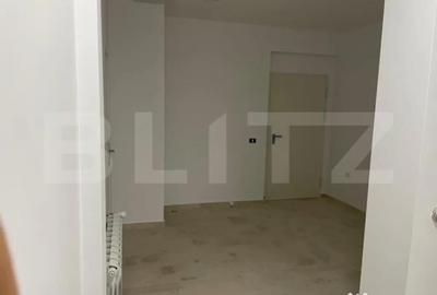 Spațiu comercial, de 600 mp, în Central - 7