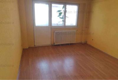 Apartament cu 3 camere semidecomandat în Gării