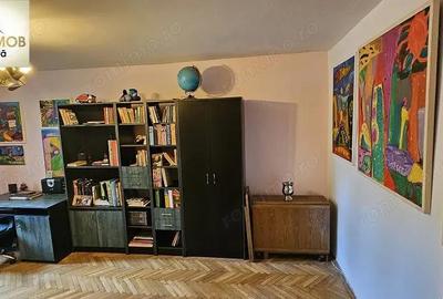 Vand apartament 4 camere etajul 1 zona Micro 4 - 12