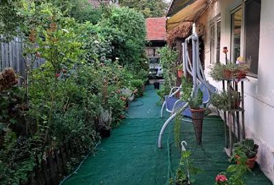 Casă cu 5 camere cu Teren 500 Mp în Central - 1