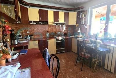 Casă individuală cu 8 camere cu Canalizare în Sânmartin - 5