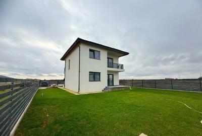 Casă cu 4 camere cu Teren 375 Mp în Berceni