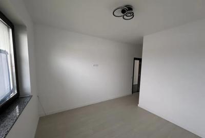 Casă cu 4 camere cu Teren 500 Mp în Central