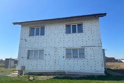 Casă cu Teren 470 Mp în Central - 2