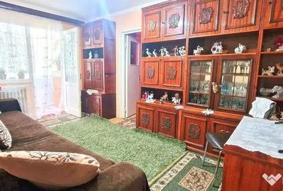 Apartament cu 3 camere semidecomandat în Km 4