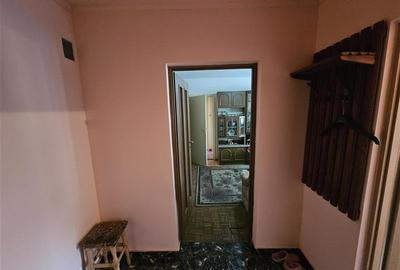 Apartament cu 2 camere semidecomandat în Micro I - 10