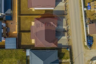 Casă cu 8 camere cu Teren 500 Mp în Tărlungeni - 3