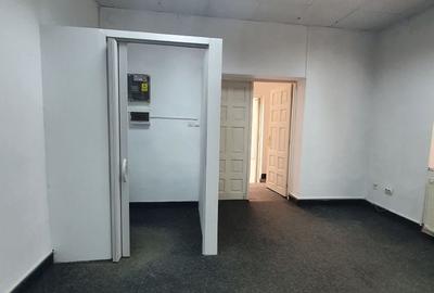 Spatiu comercial stradal 39,22 mp + 21 mp subsol + curte 18 mp - sos. Viilor - 6