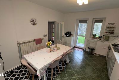Casă cu 6 camere cu Teren 439 Mp în Petros - 2