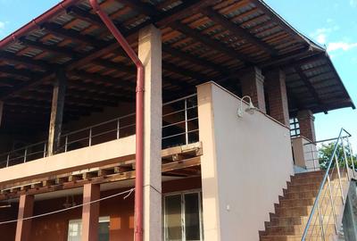 Casă cu 4 camere în Central - 1