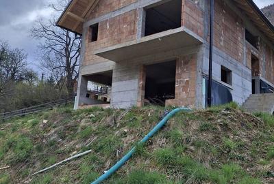 Casă cu 5 camere cu Teren 706 Mp în Gura Râului - 6
