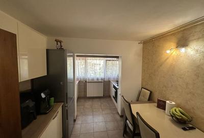 Apartament cu 4 camere decomandat în Central - 1