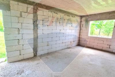 Casă cu 6 camere cu Teren 1476 Mp în Strugari - 3