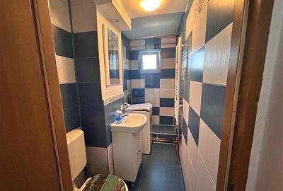 Apartament cu 3 camere semidecomandat, mobilat în Micro III - 8