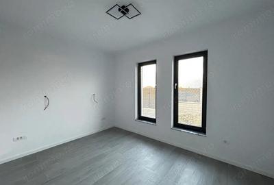 Casă cu 3 camere cu Teren 297 Mp în Moșnița Nouă