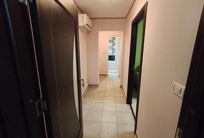 Apartament cu 3 camere decomandat, mobilat în Tractorul - 9