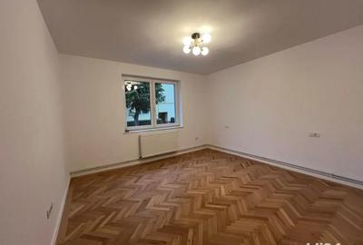 Casă cu 4 camere cu Teren 500 Mp în Central - 2