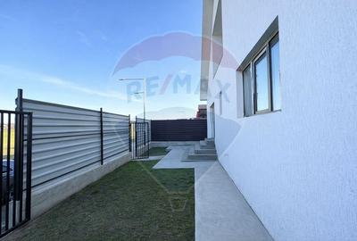 Casă cu 3 camere cu Teren 254 Mp în Valu lui Traian - 2