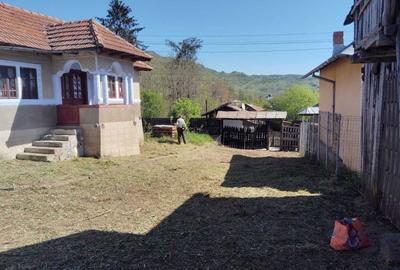 Casă cu 4 camere în Central - 2