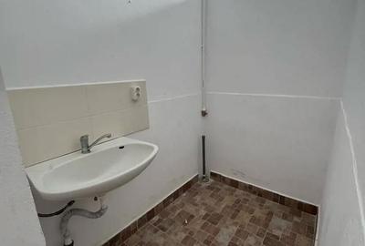 Spațiu comercial, de 1,037 mp, în Central - 4