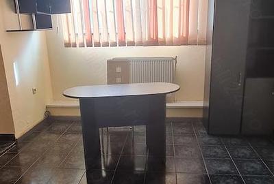 Spațiu comercial, de 50 mp, în Central - 4