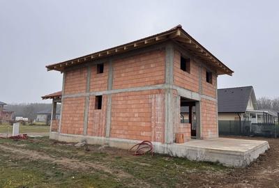 Casă cu 4 camere cu Teren 500 Mp în Central - 2
