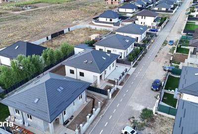 Casă cu 5 camere cu Canalizare în Central - 1
