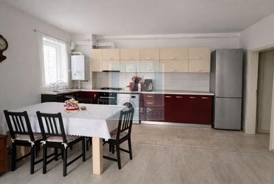 Apartament cu 3 camere decomandat, mobilat în 13 Decembrie - 2
