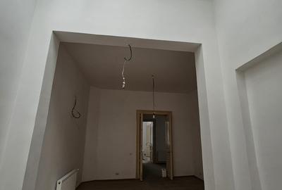Casă cu 13 camere cu Canalizare în P-ța Victoriei - 5