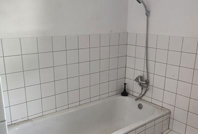 Casă cu 5 camere cu Teren 1200 Mp în Central - 1