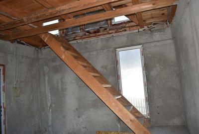 Casă cu 7 camere cu Teren 300 Mp în Breaza - 5