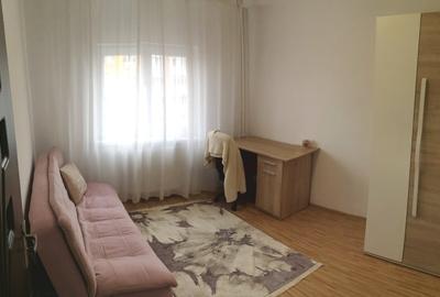 Apartament cu 3 camere semidecomandat în Brazda lui Novac