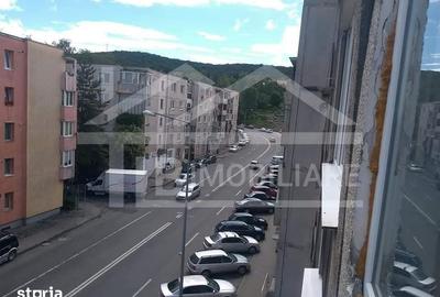 Apartament cu 2 camere decomandat, mobilat în 22 Decembrie 1989
