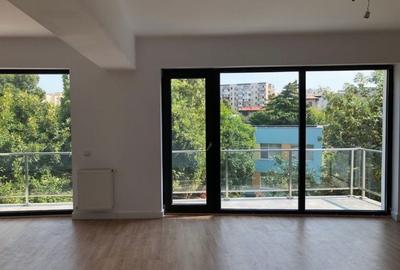 Apartament cu 3 camere în Calea Călărașilor