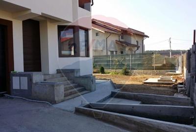 Casă individuală cu 10 camere cu Garaj în Corbeanca - 1