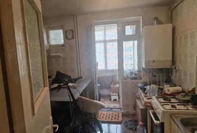 Apartament cu 3 camere semidecomandat în Central