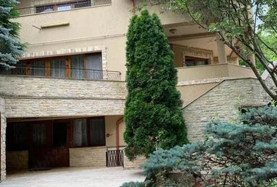 Casă cu 4 camere în Central - 2