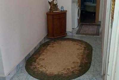 Vand apartament 3 camere zona Stomatologie, etaj 1 - 5