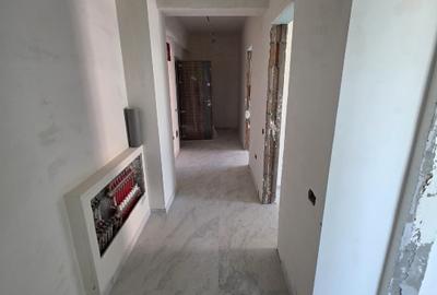 Apartament cu 2 camere decomandat în Baza 3 - 14