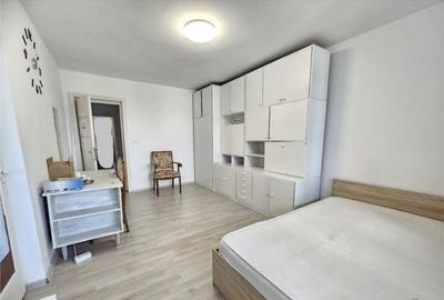 Apartament cu 4 camere semidecomandat în 7 Noiembrie - 1