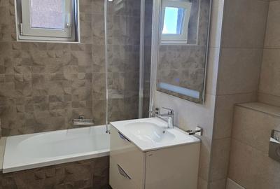 Apartament cu 3 camere decomandat în Decebal