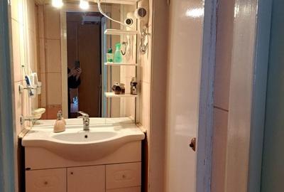 Apartament cu 3 camere semidecomandat în Micro 19 - 2